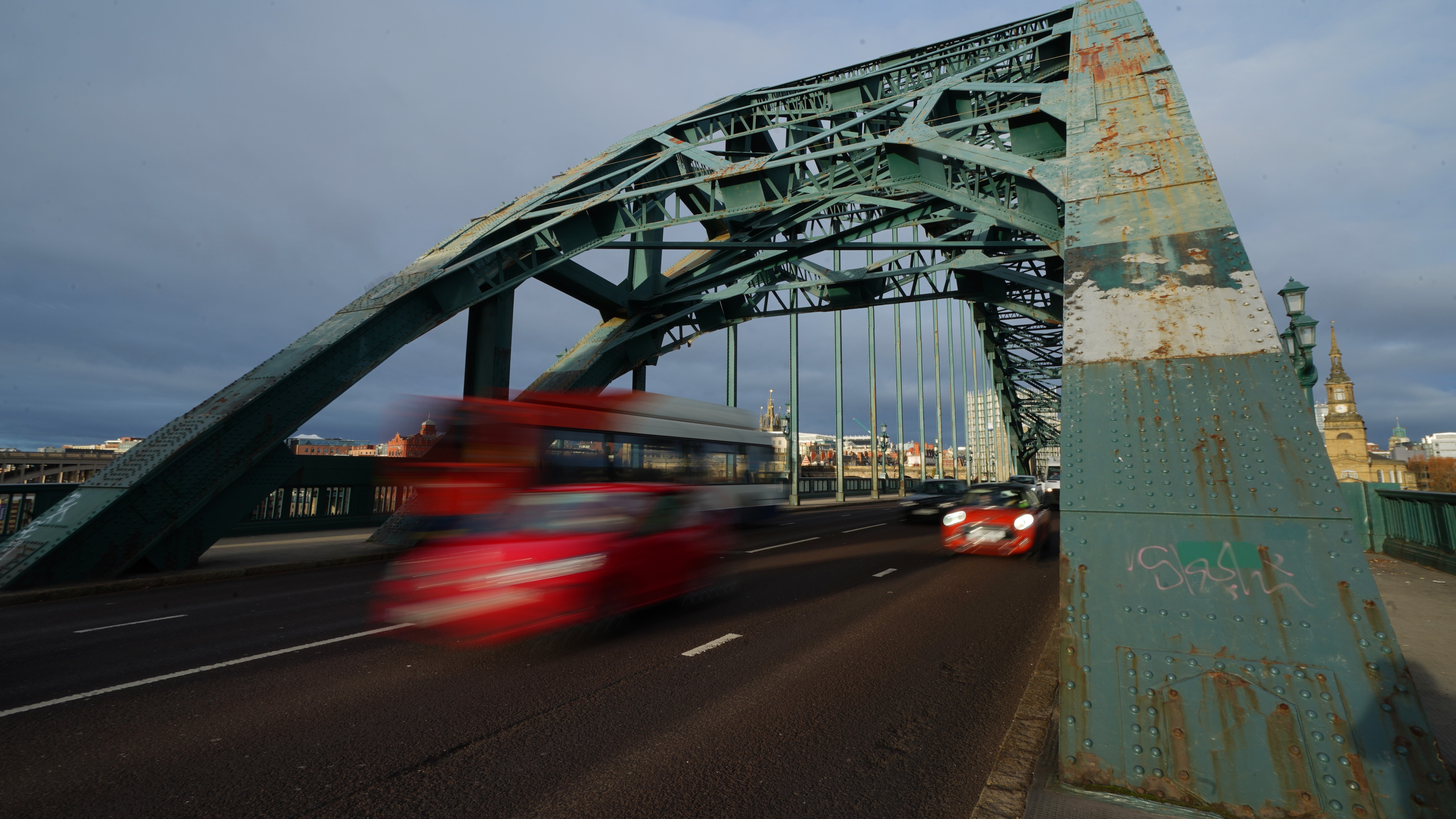 Drivers face heavy congestion as Tyne Bridge repairs require