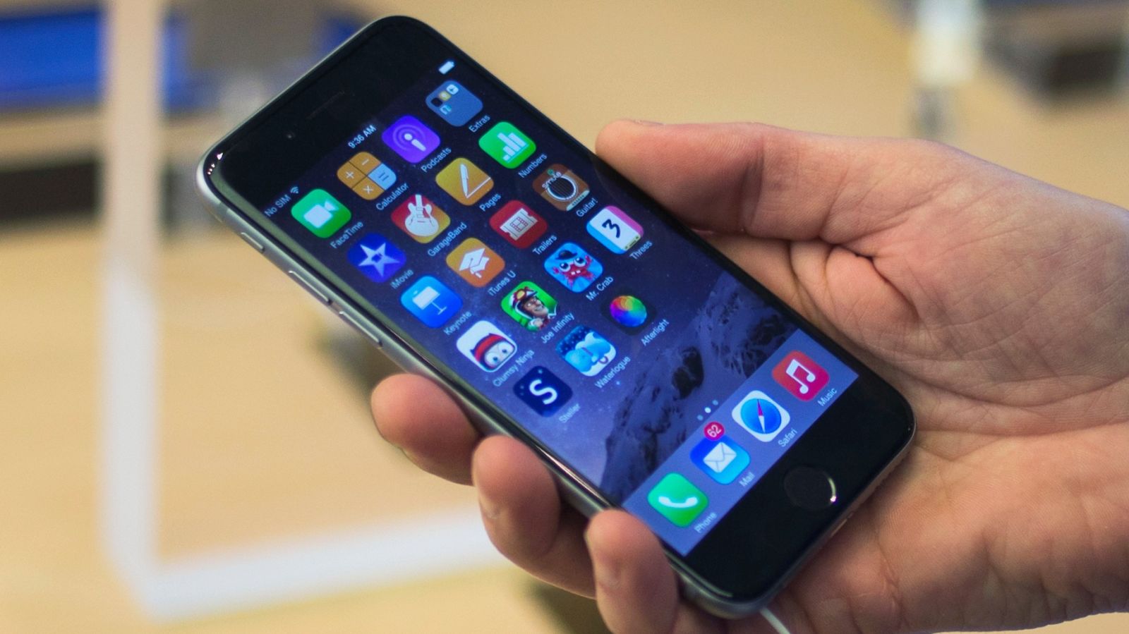 Does the iPhone 6 bend in your pocket? | ITV News