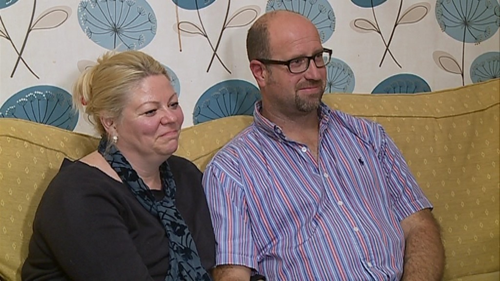 Couple are first in UK to each donate kidneys to their children ITV