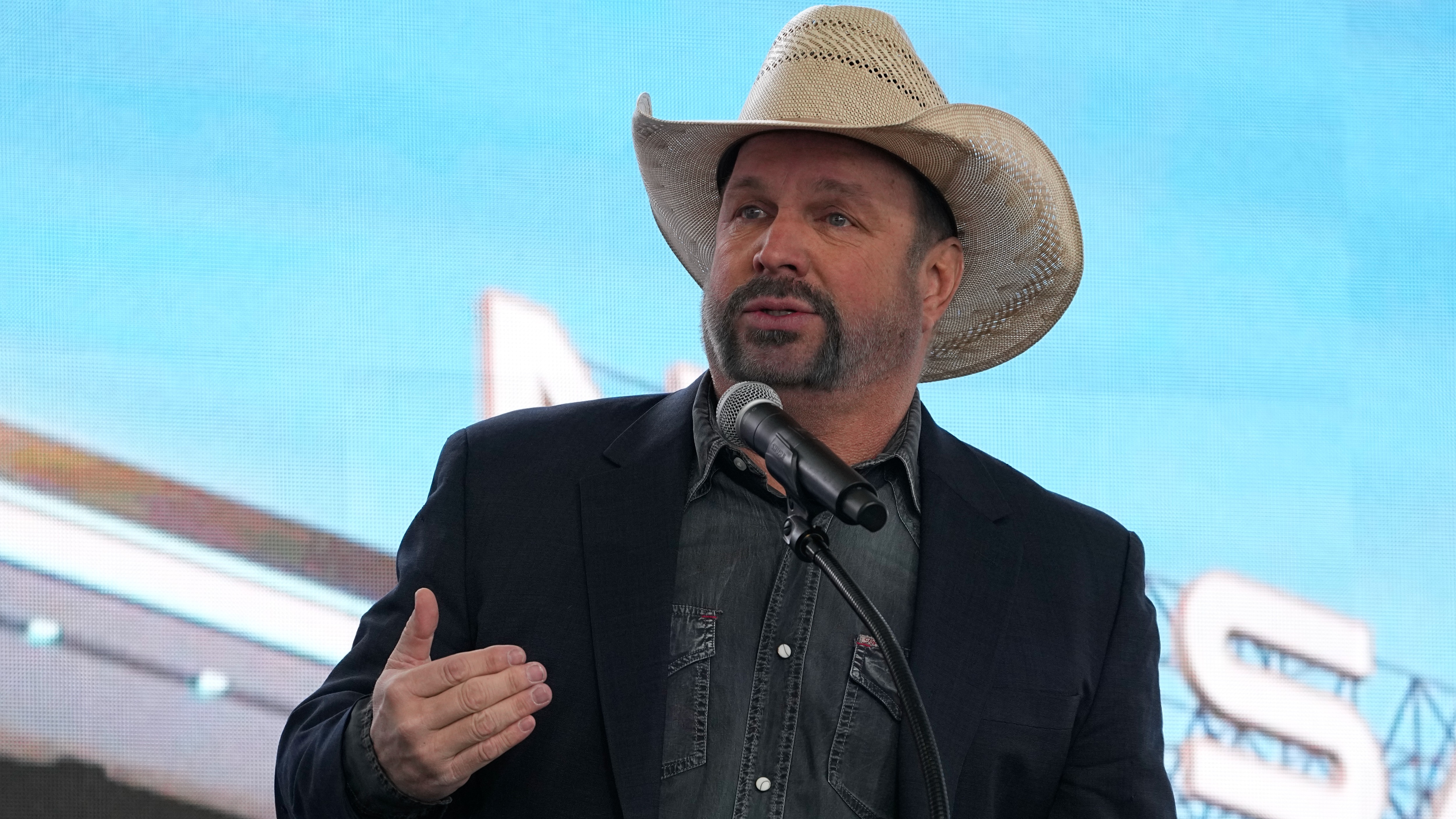 Garth Brooks: Country Music Singer Accused Of Rape By Former Hair And ...