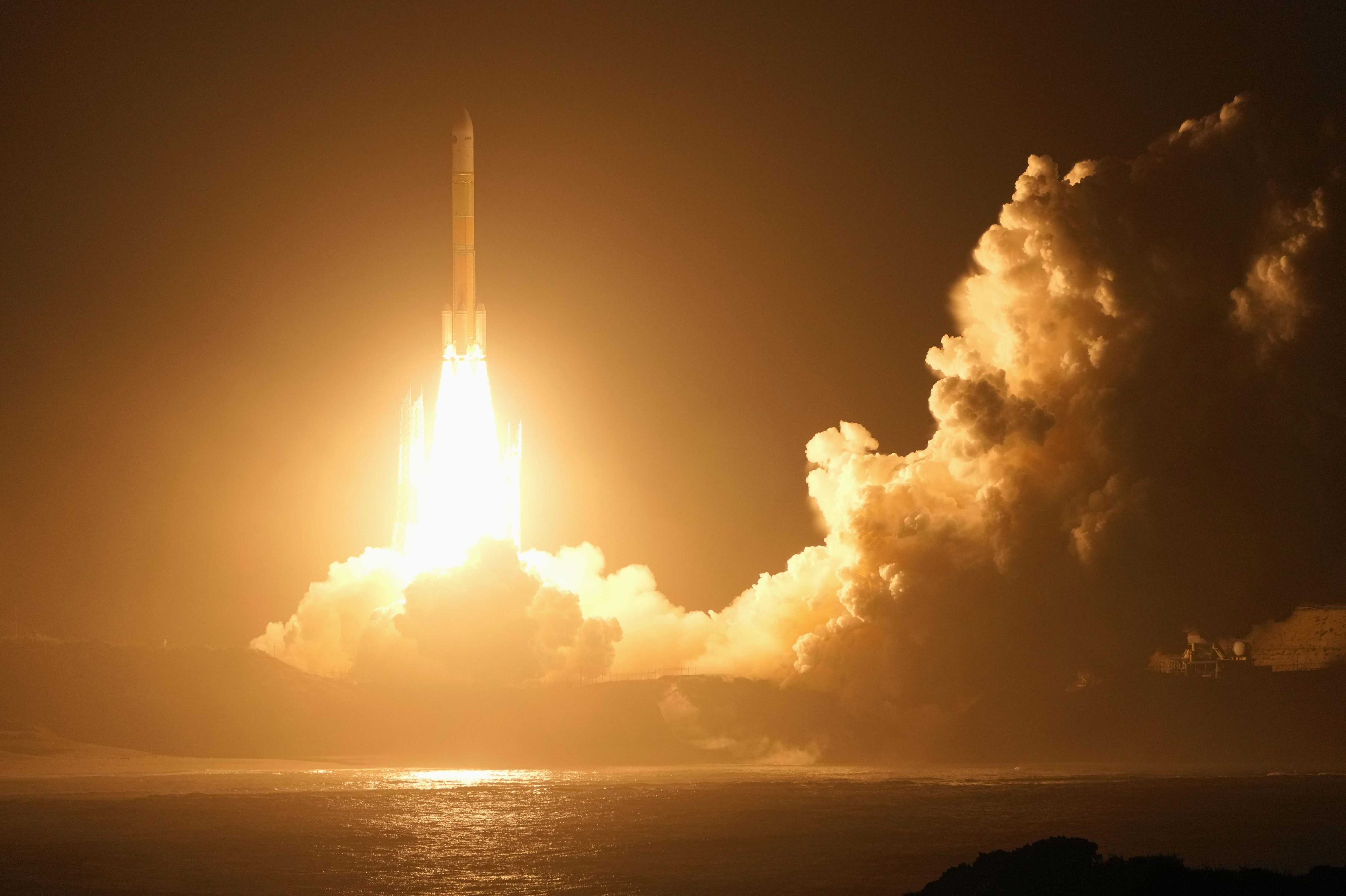 Japan launches spacecraft to mysterious moons of Mars in a bold mission ...