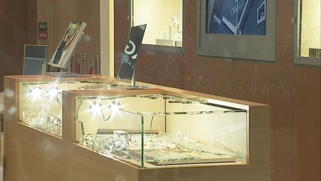 Fires lit to distract from £1m jewellery theft | ITV News Anglia