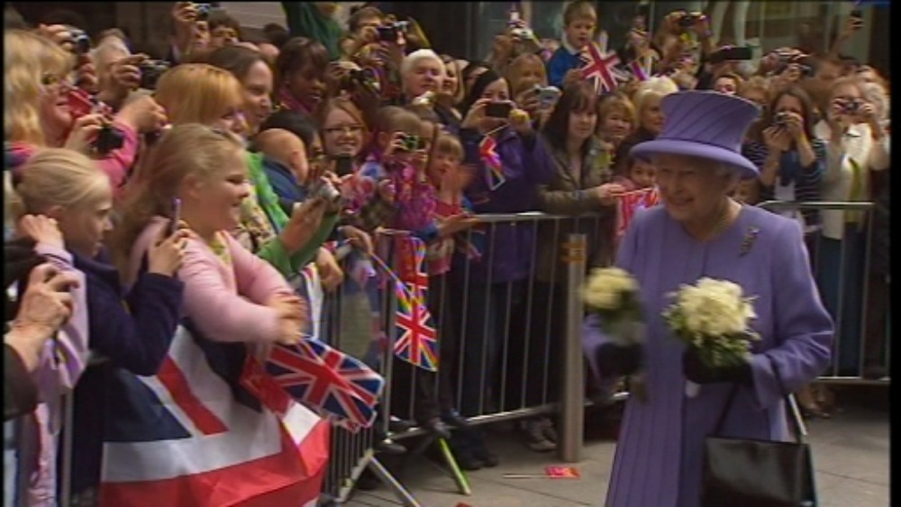 queen visits swindon