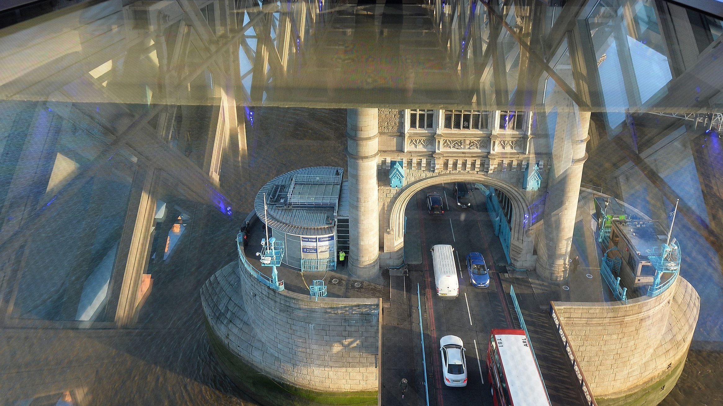 Tower Bridge Unveils New Glass Walkway Over The Thames Itv News London