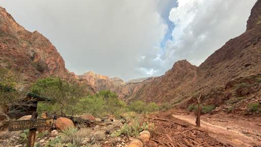 Grand Canyon flash flood leaves 1 dead and several missing
