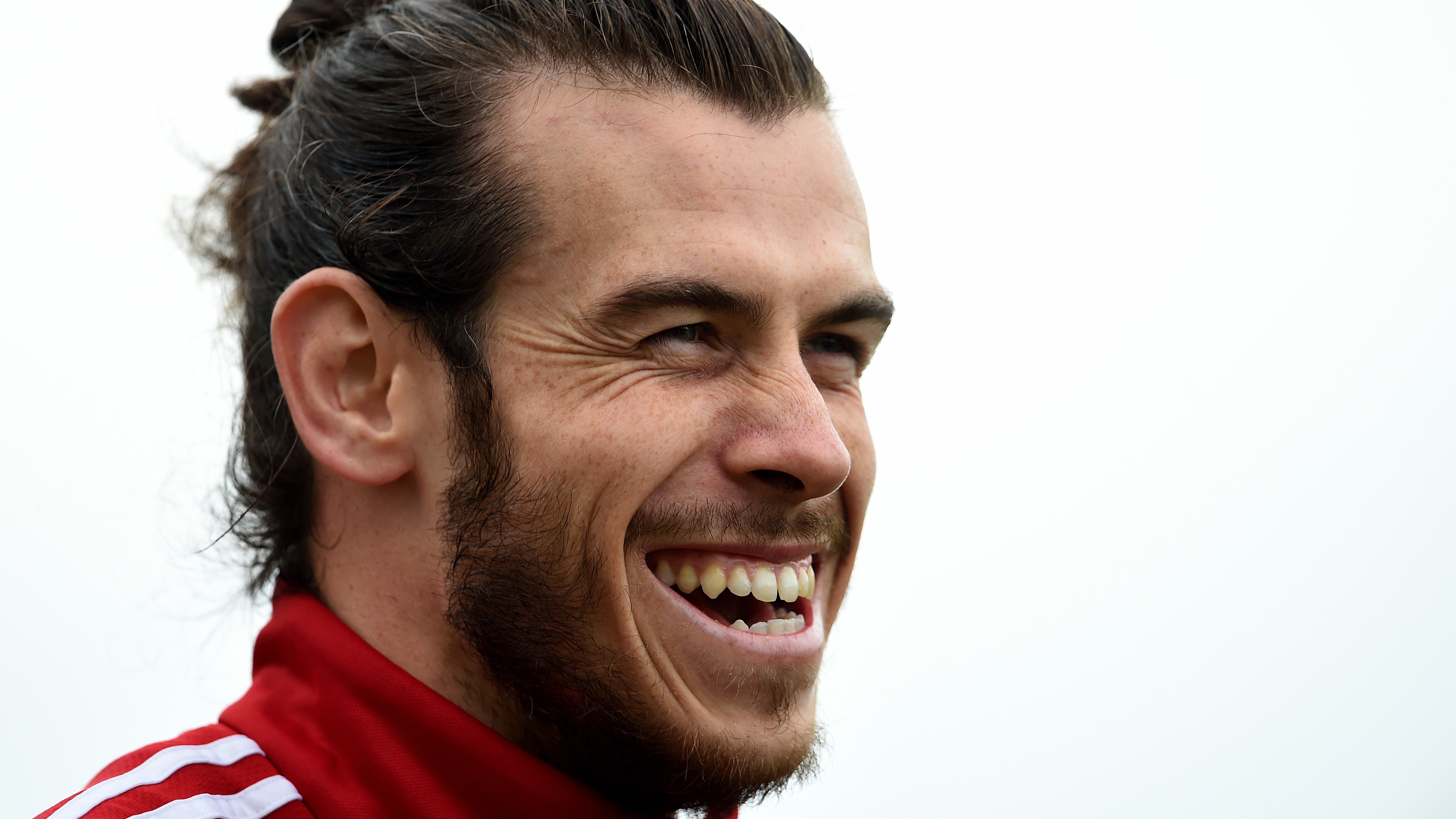 Gareth Bale swaps football boots for golf club as he tees off at