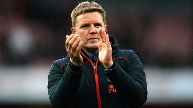 Newcastle United manager Eddie Howe applauds the fans after the final whistle during the Premier League match at the Emirates Stadium