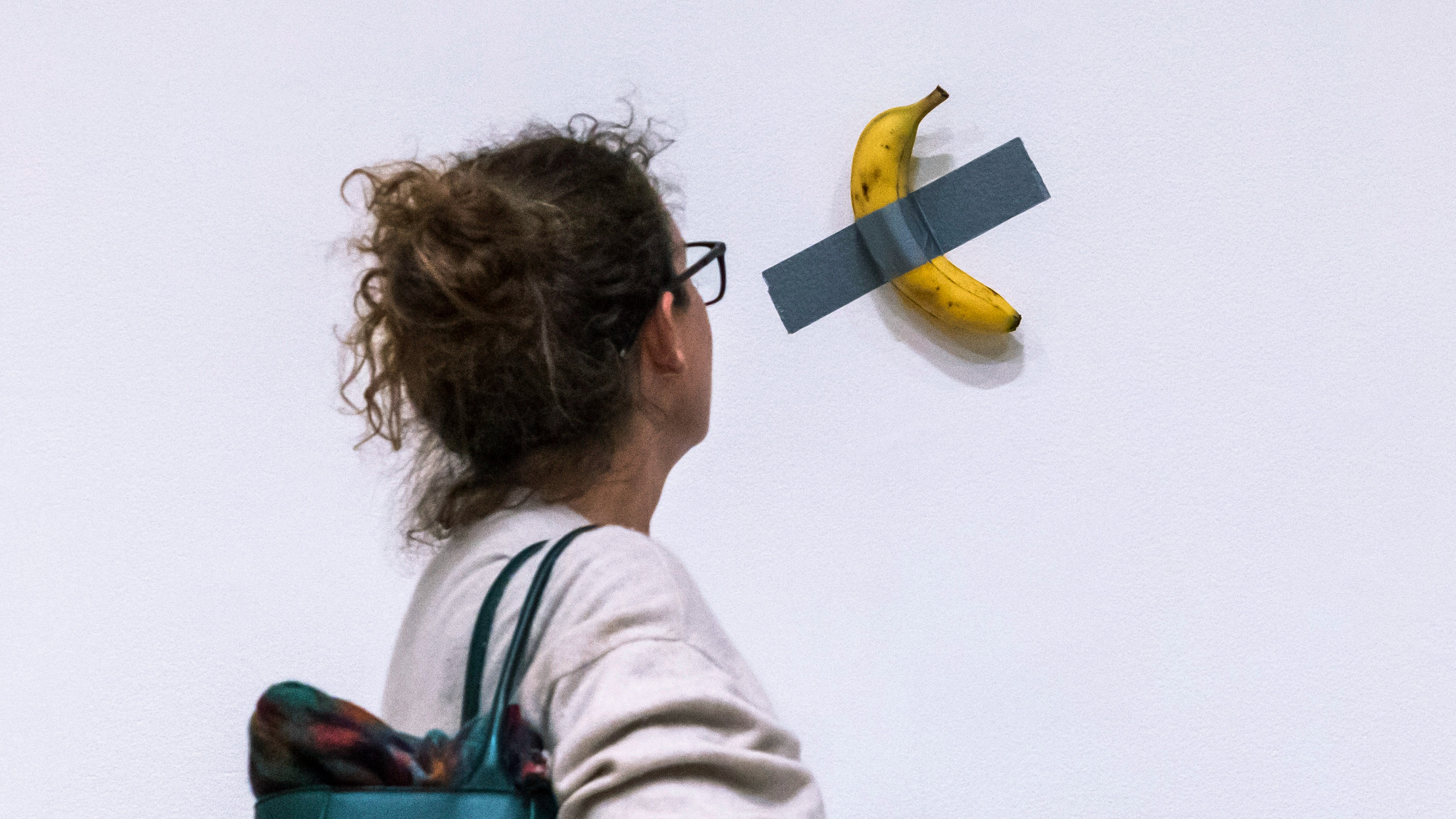 Cryptocurrency entrepreneur eats £5m banana he won at art auction | ITV News