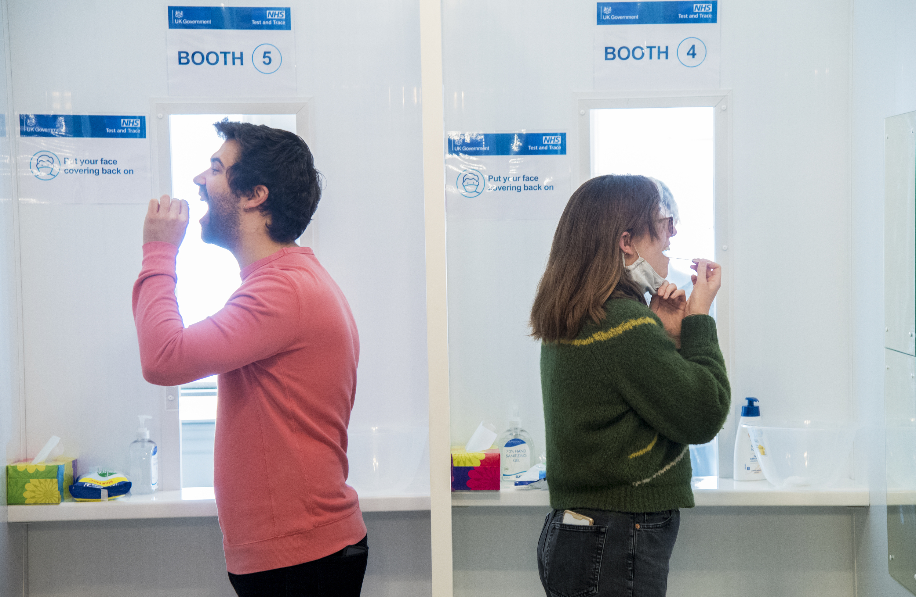 Covid Holiday: What is the difference between immunochromatography and PCR coronavirus testing? And how do they work?