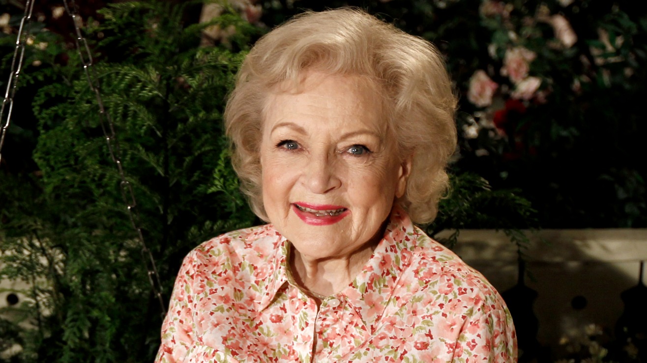 Golden Girls Star Betty White Dies Aged 99 Itv News 