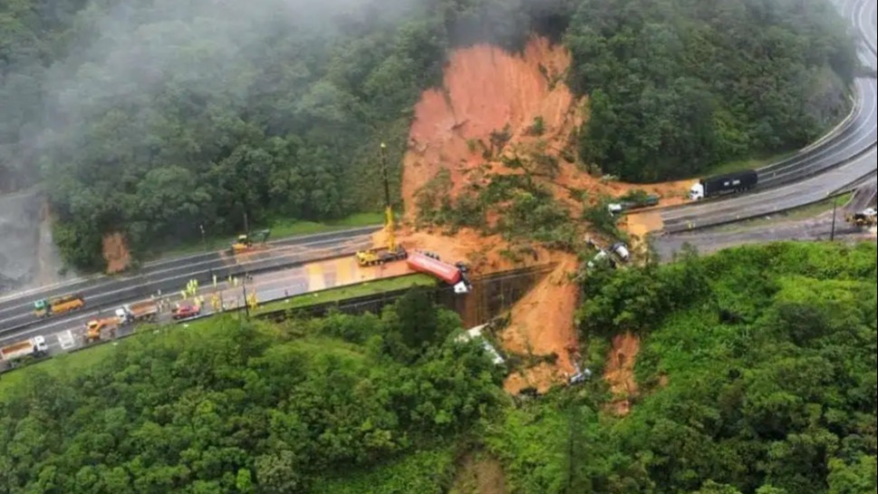 Rescuers search for missing 30 believed buried under Brazil landslide