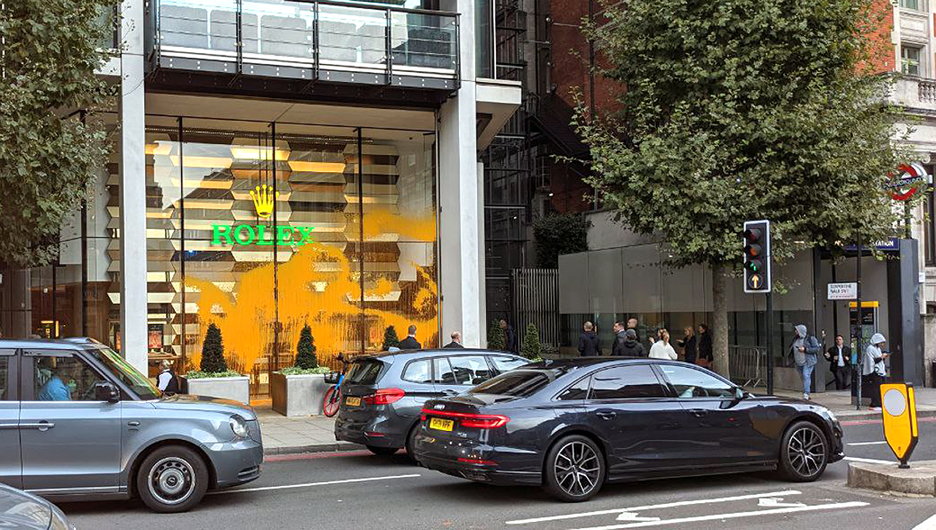 Rolex store in Knightsbridge spray painted orange by Just Stop Oil