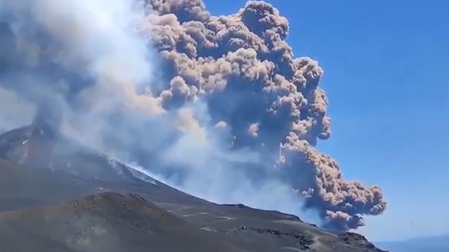 Tourists flee after Mount Etna erupts, sending plumes of ash into the sky | ITV News