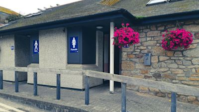 BPM MEDIA - The Sloop car park public toilets in St Ives - 01