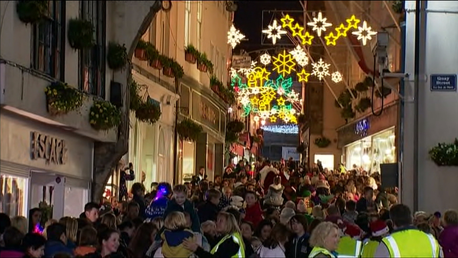 Charity starts raising money for Guernsey's Christmas lights ITV News