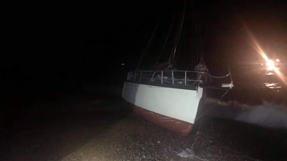 Sinking yacht crew rescued after beaching on North Norfolk coast