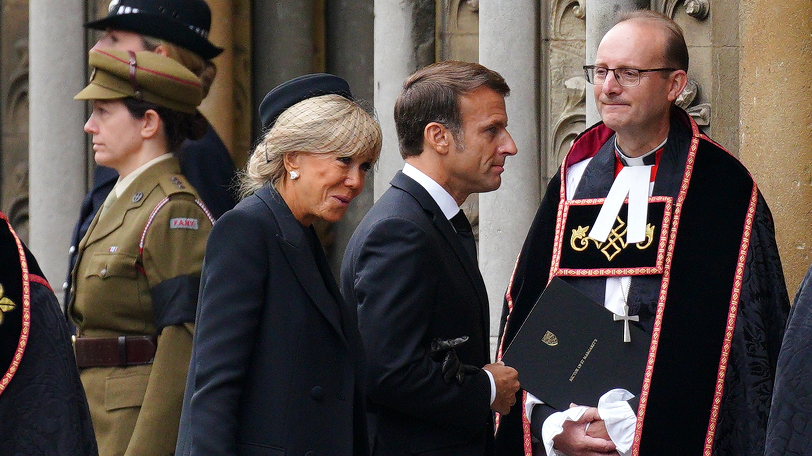 Emmanuel Macron esteve presente no funeral do professor de Arras