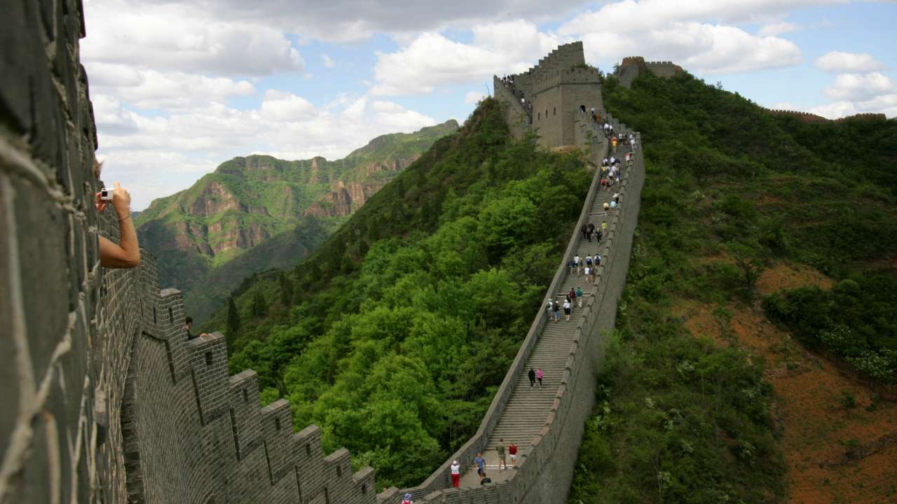 Two arrested for trying to create 'shortcut' through the Great Wall of China