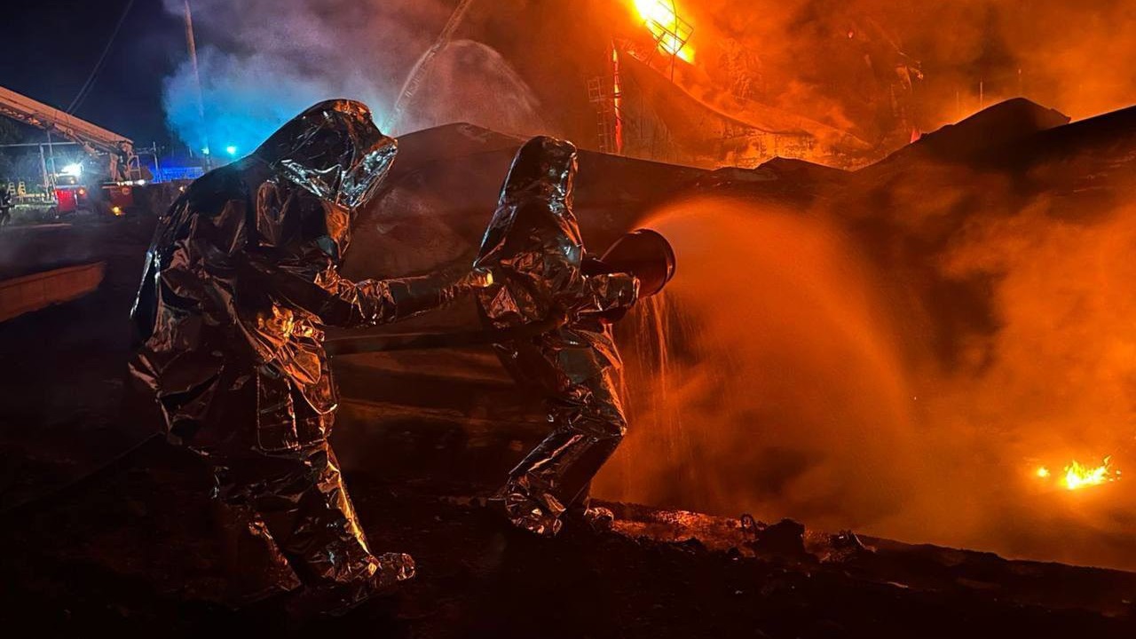 Fresh Russian strikes on Ukraine as Nato defence chiefs meet