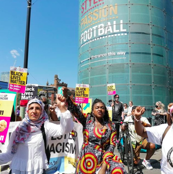 Protestors take the knee 'in solidarity' with Rashford, Sancho and Sako | ITV News