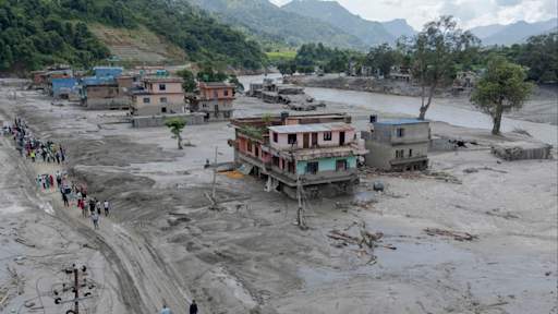 Nepal floods: Search continues for 1,500 missing amid threat of further flooding