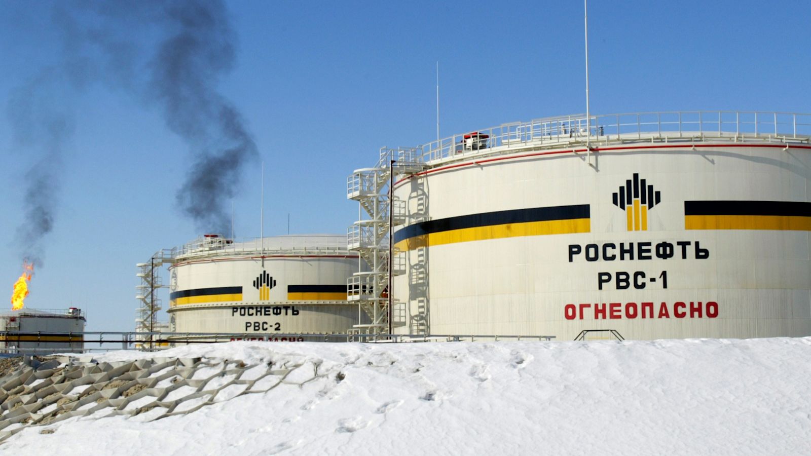 UK relaxes Russian oil restrictions on diesel and jet fuel imports