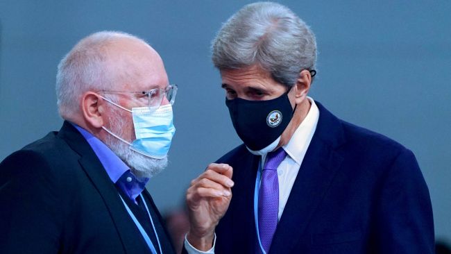 131121 John Kerry and Jens Timmerman, PA