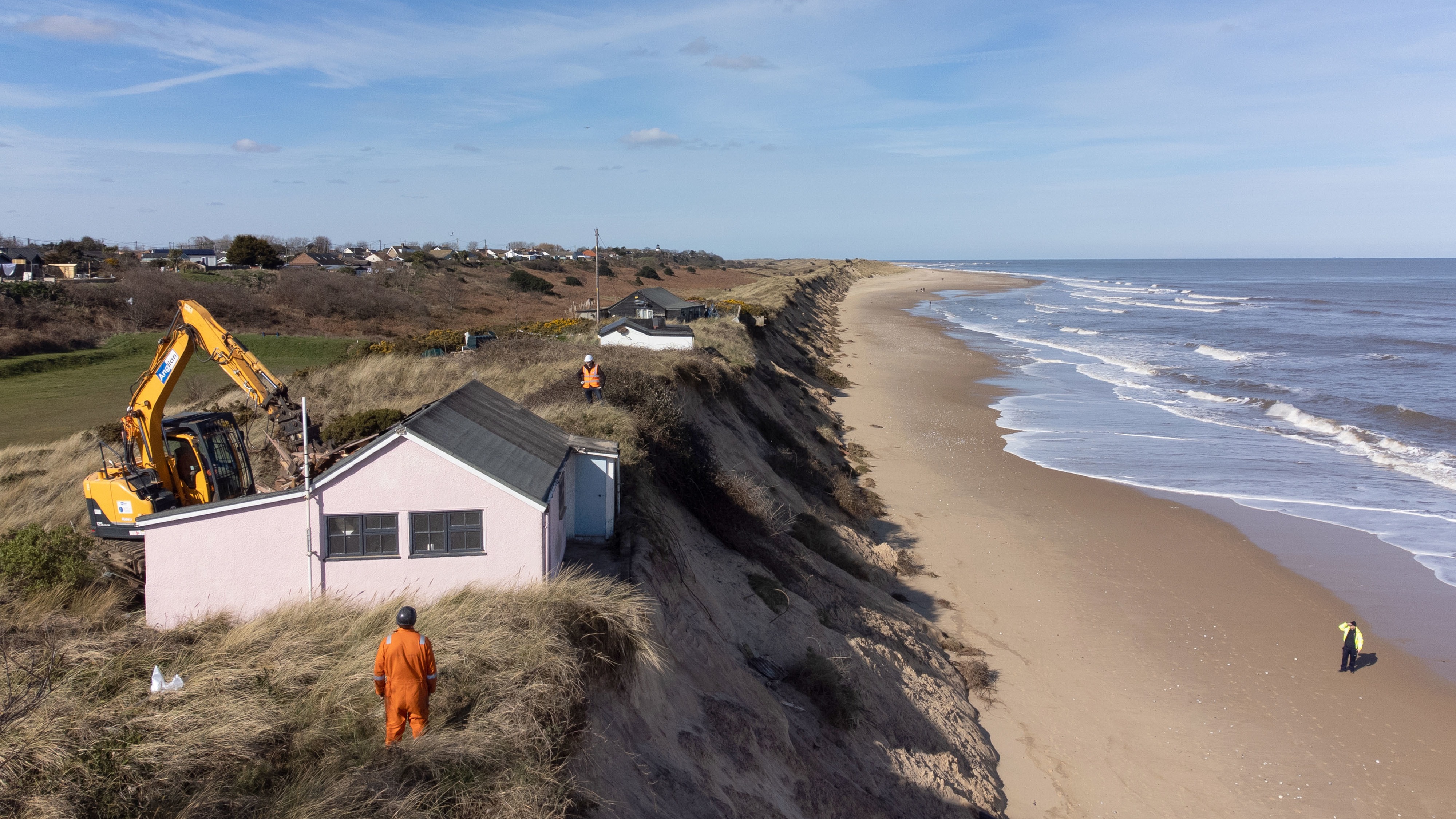 'Heartbreaking' Scenes As Work Starts To Demolish Cliff-top Homes At ...