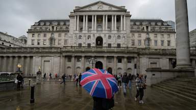 Bank holds interest rates amid budget uncertainty and high wage growth