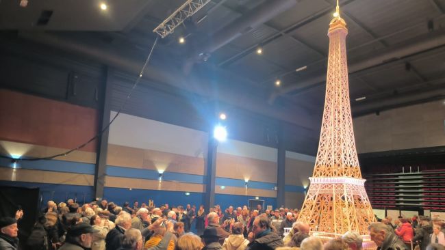 A replica of the Eiffel Tower made out of matchsticks by Richard Plaud.
