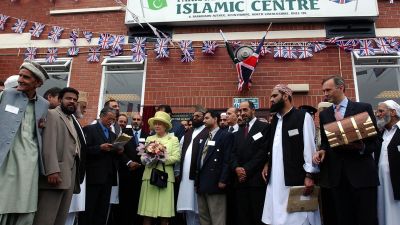 Britain's Queen Elizabeth II with members of the Muslim Community outside the Islamic Centre in Scunthorpe, Wednesday 31 July 2002. The visit to the Mosque was her first in the UK and took place during her majesty's Golden Jubilee tour of the area.