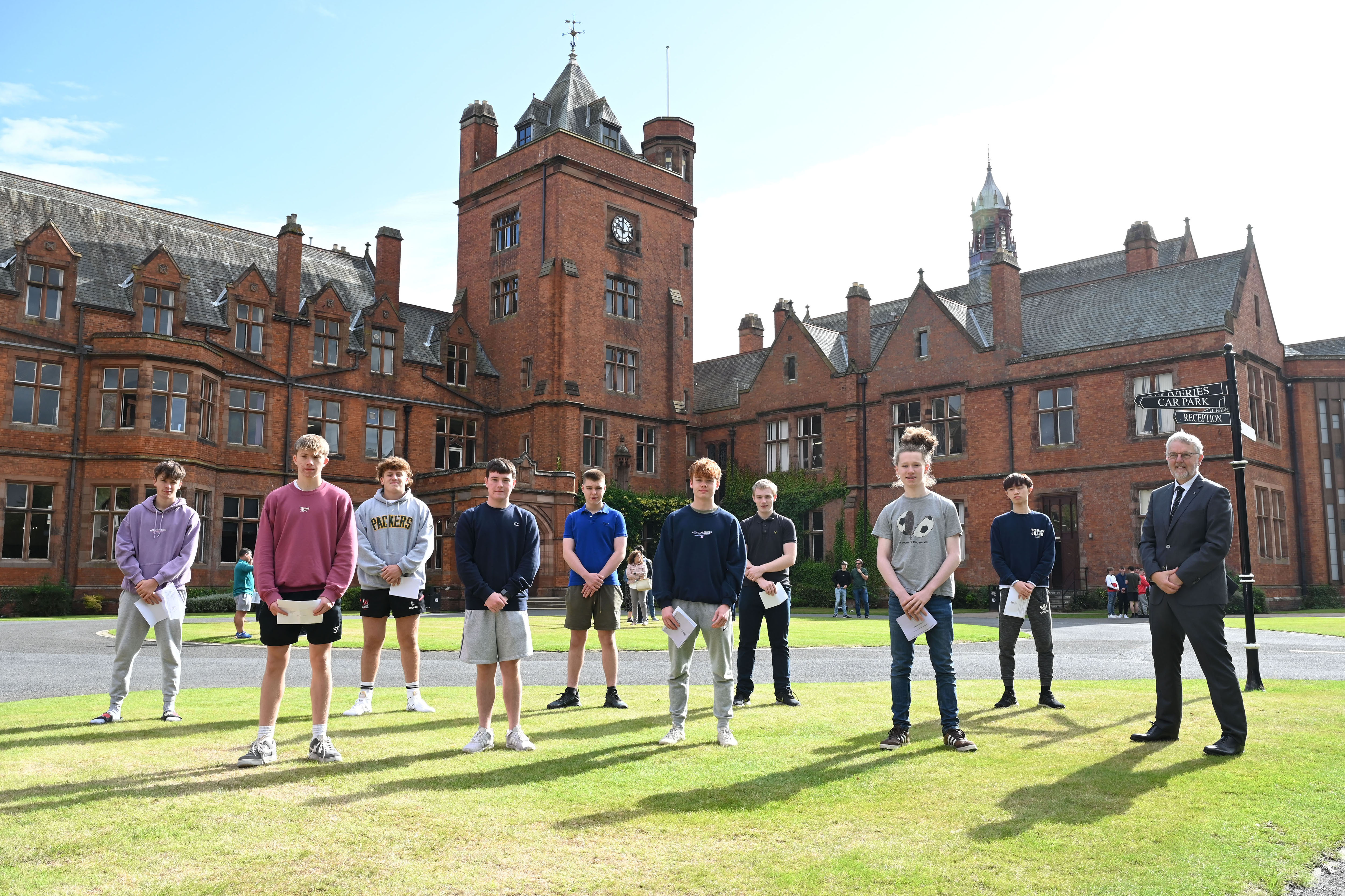 GCSE results Northern Ireland: Nearly 40% of entries awarded A or A* | UTV  | ITV News