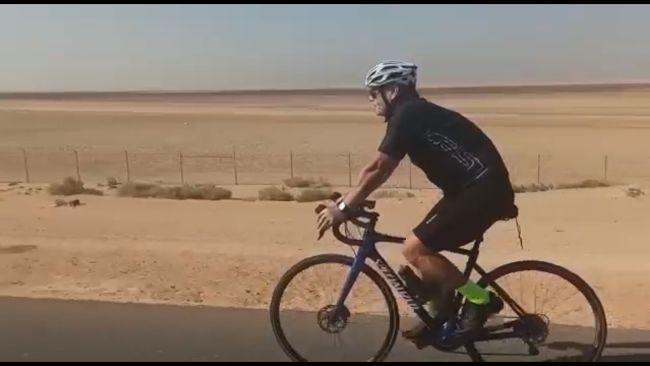 Andrew Crompton cycling to Melbourne 