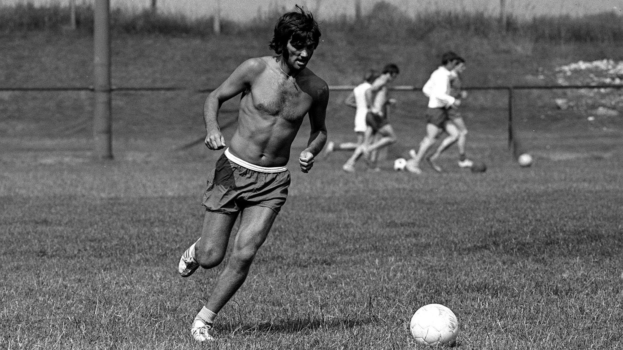 AS_SP088 : George Best - Iconic Images