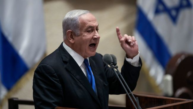 Benjamin Netanyahu speaking to the media.