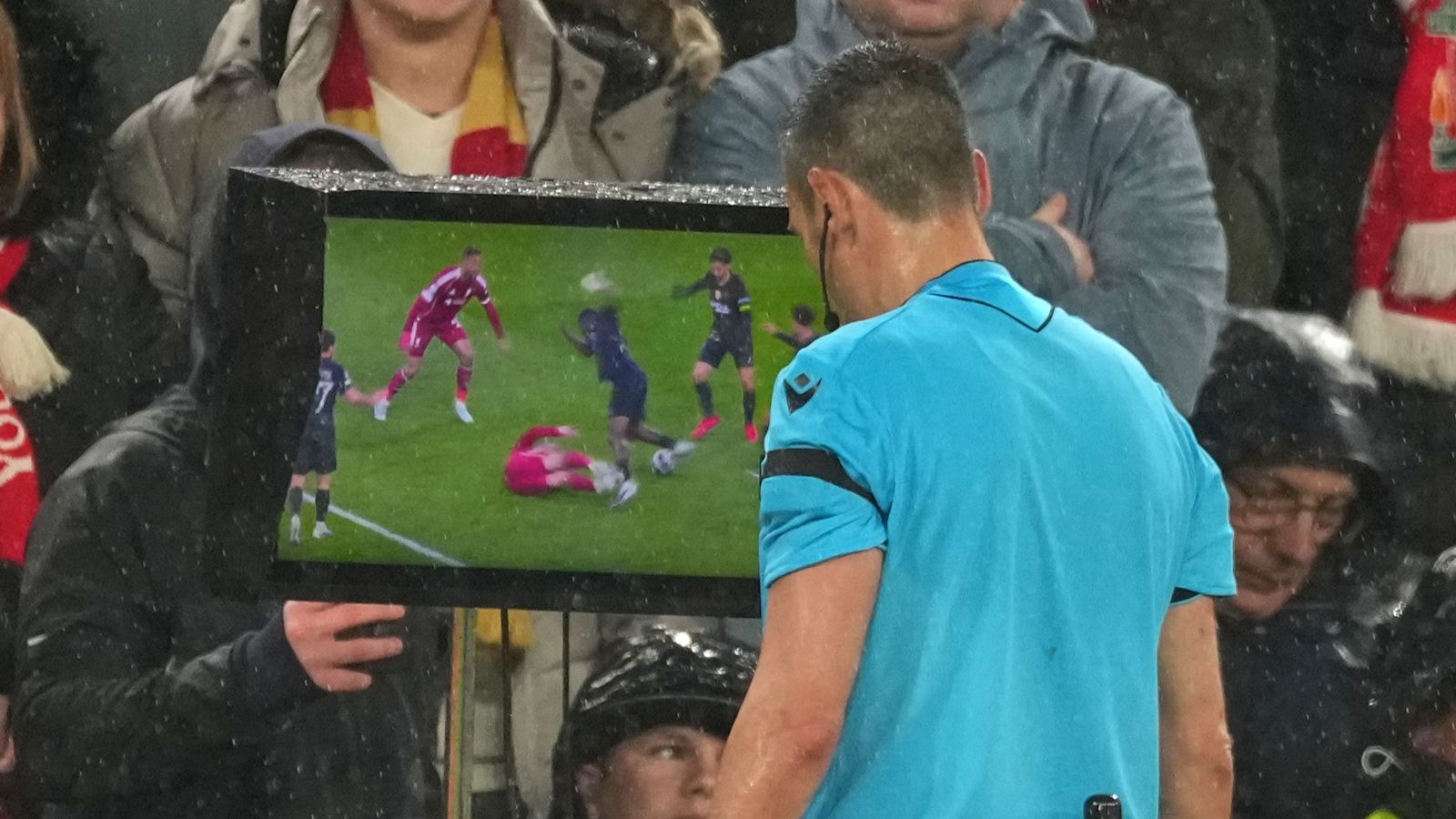 How will new VAR rules affect England in the 2026 World Cup?