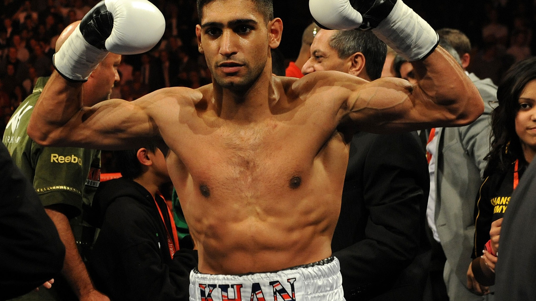 Amir Khan Dominates In Vegas To Beat Alexander Itv News Granada 8608