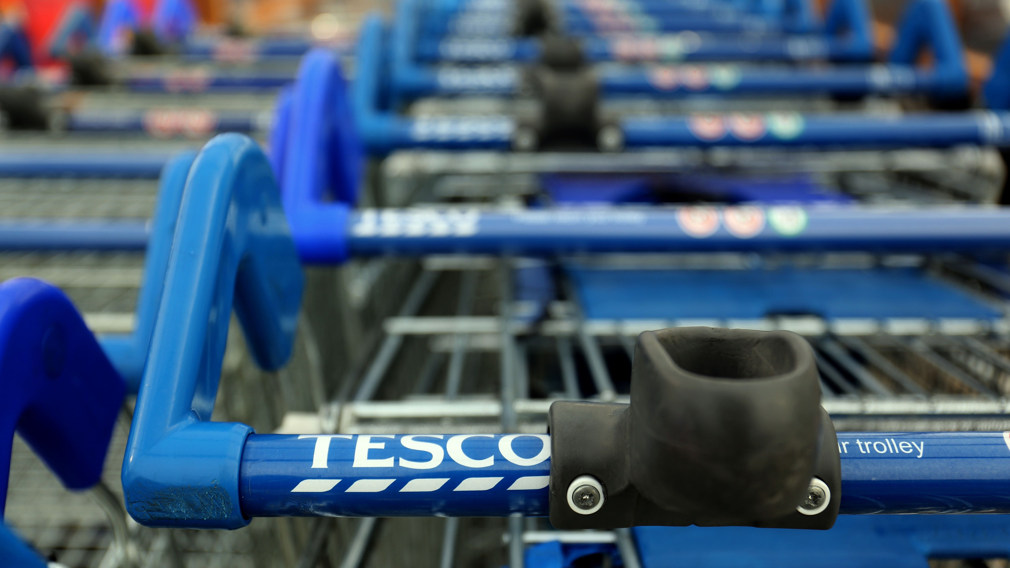 Tesco Fights Back With Price Cuts On Hundreds Of Products | ITV News