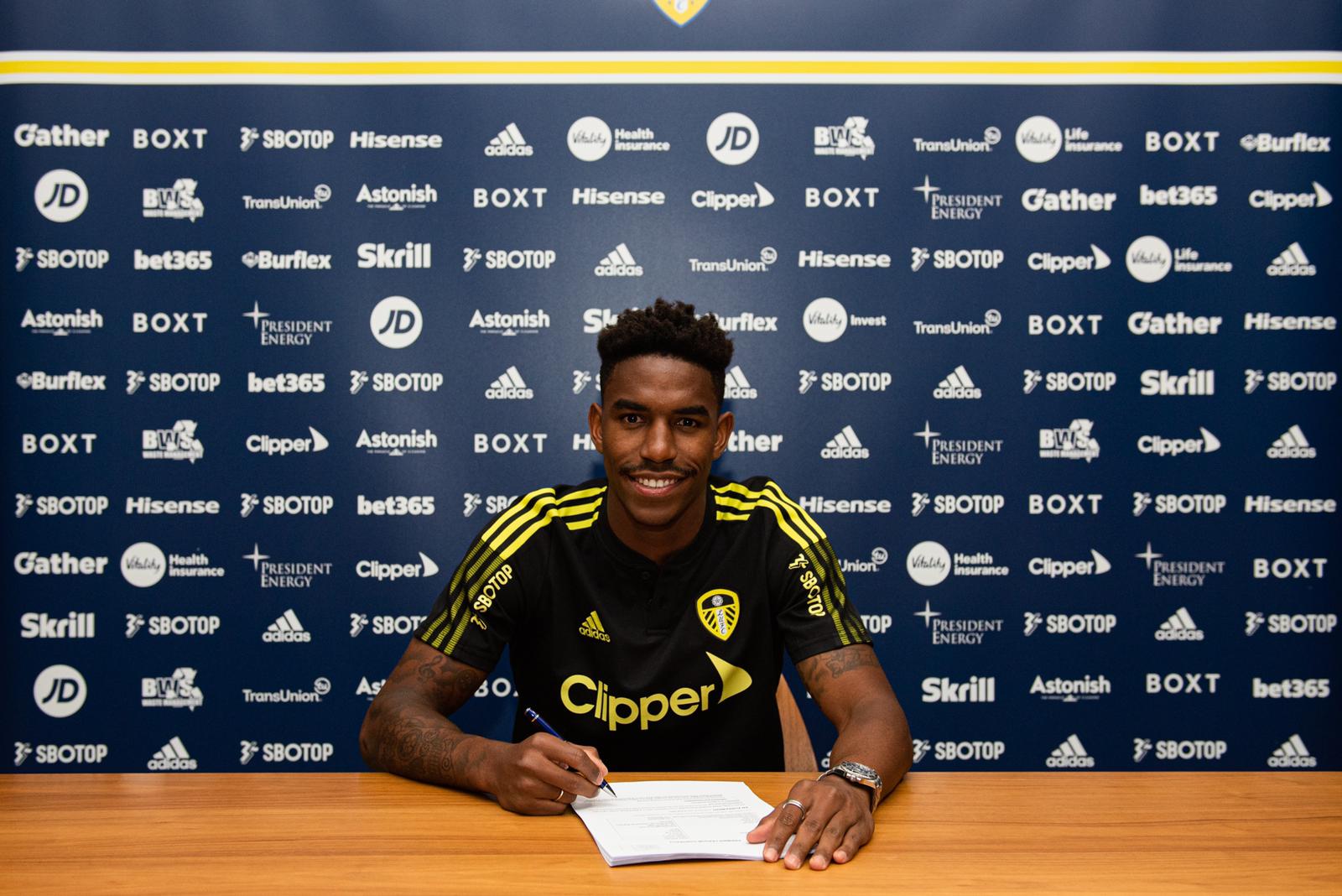 Barcelona's Junior Firpo signs four year deal with Leeds United ITV