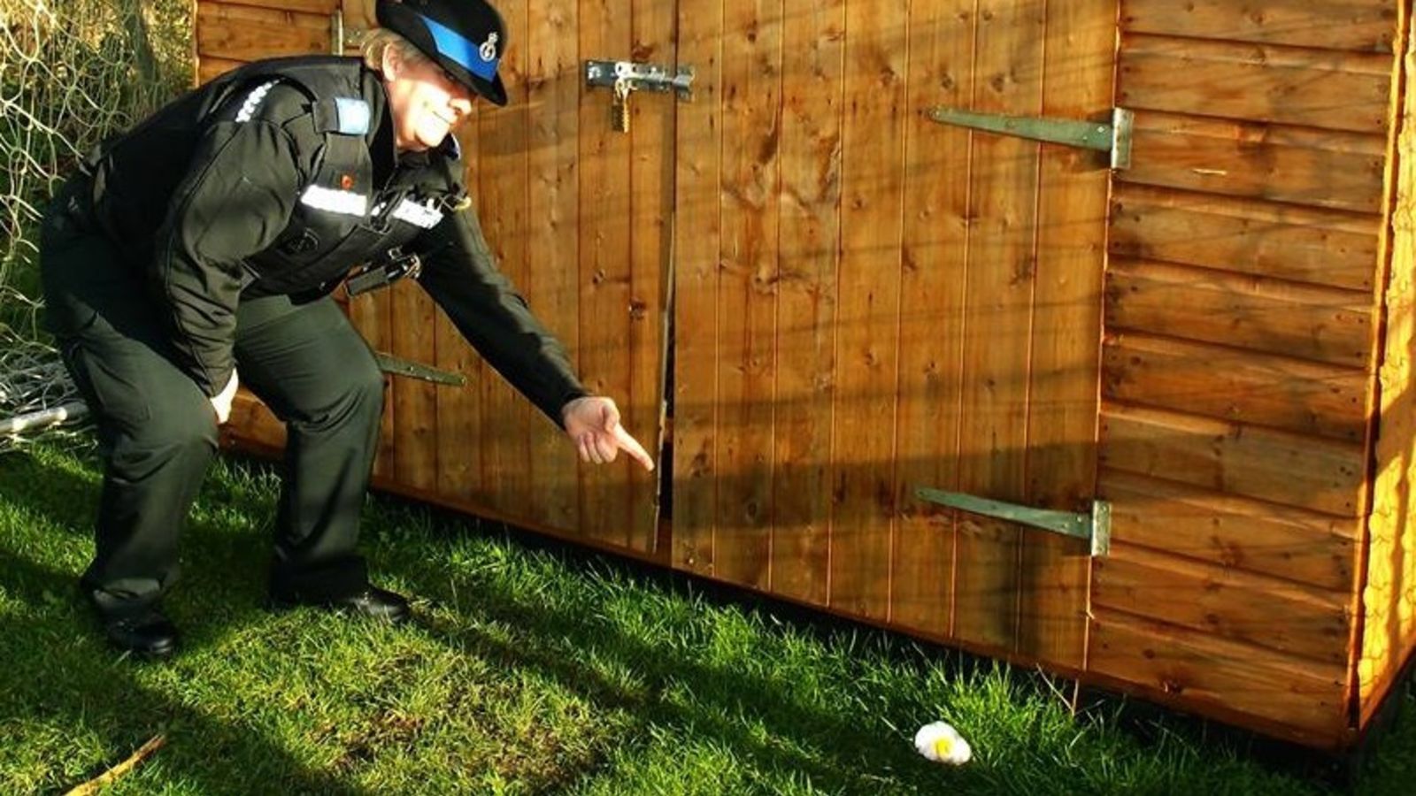 Police hope fried egg will solve shed break-in mystery | ITV News