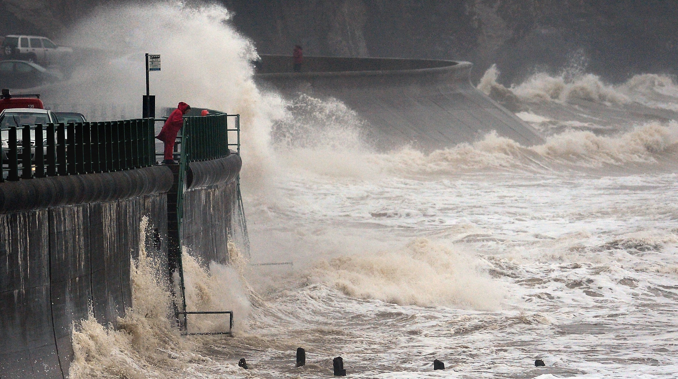 Stay tuned to the latest forecasts as UK faces wet and windy weather 