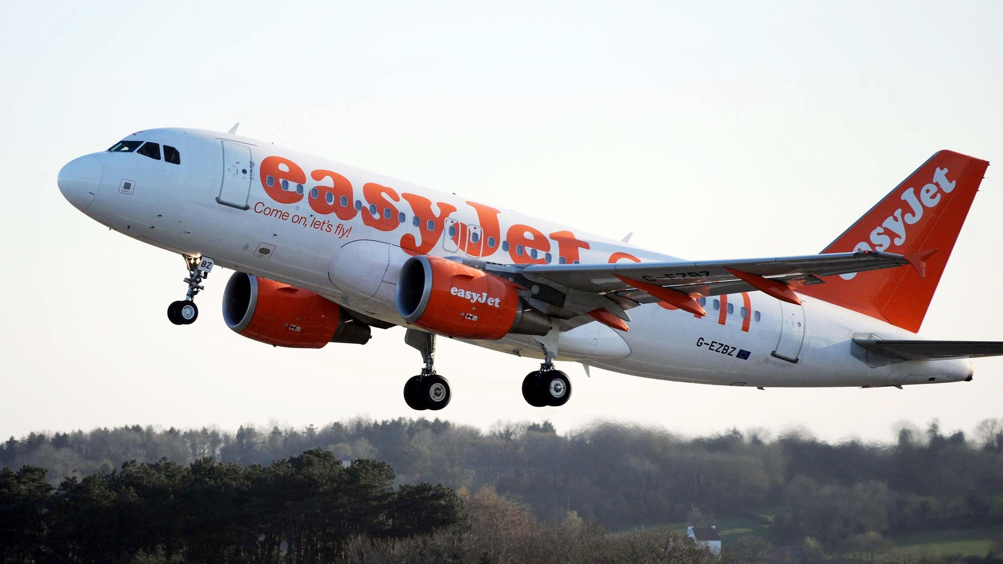 Easyjet flight diverted after 'smoke in cockpit' ITV News