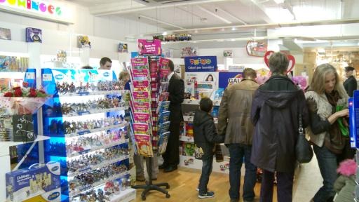 Dominoes toy shop discount