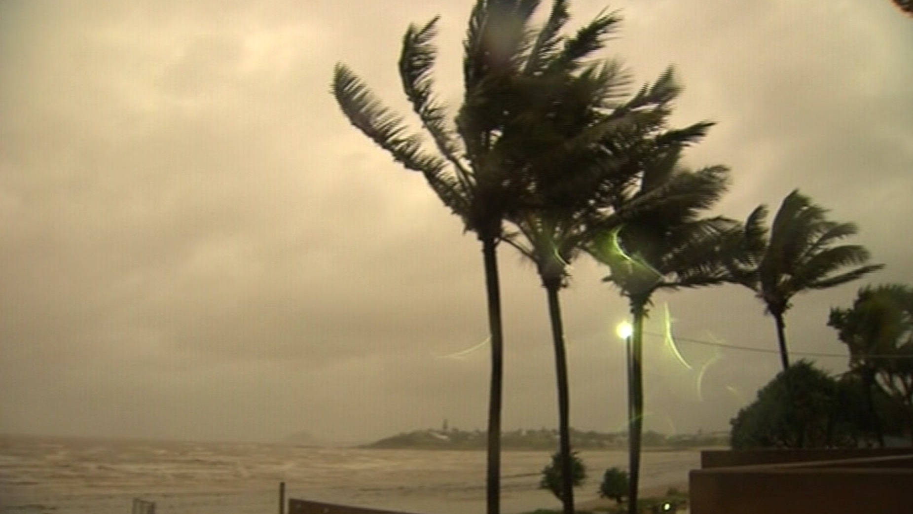 Thousands evacuated as powerful cyclone hits Australia ITV News
