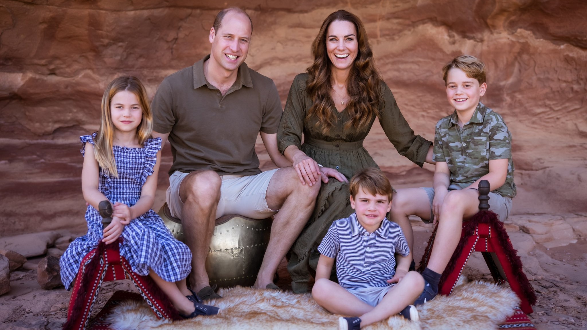 Duke and Duchess of Cambridge release Christmas card family photo ITV