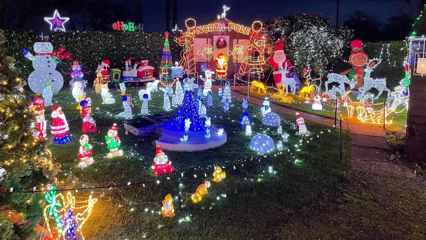 125 Chamale Cove Christmas Lights 2022 Deck The Halls: Getting In The Festive Spirit With Creative Christmas Lights  Displays | Itv News Anglia