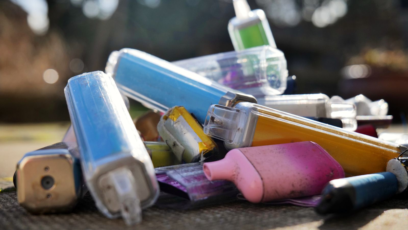 Disposable vapes to be banned in Wales this weekend as 120,000 flushed in  toilets annually