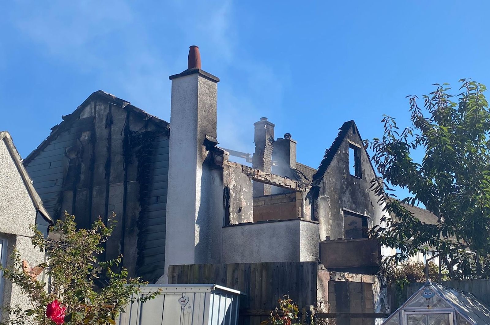 Torpoint Fire Firefighters tackle blaze in row of terrace houses in Torpoint | ITV ...