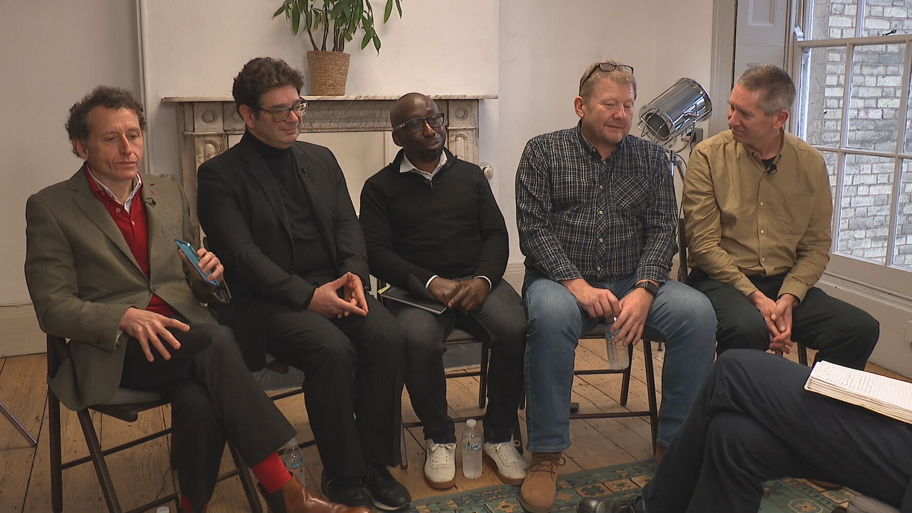 Dozens call for Farage to apologise for alleged racist abuse