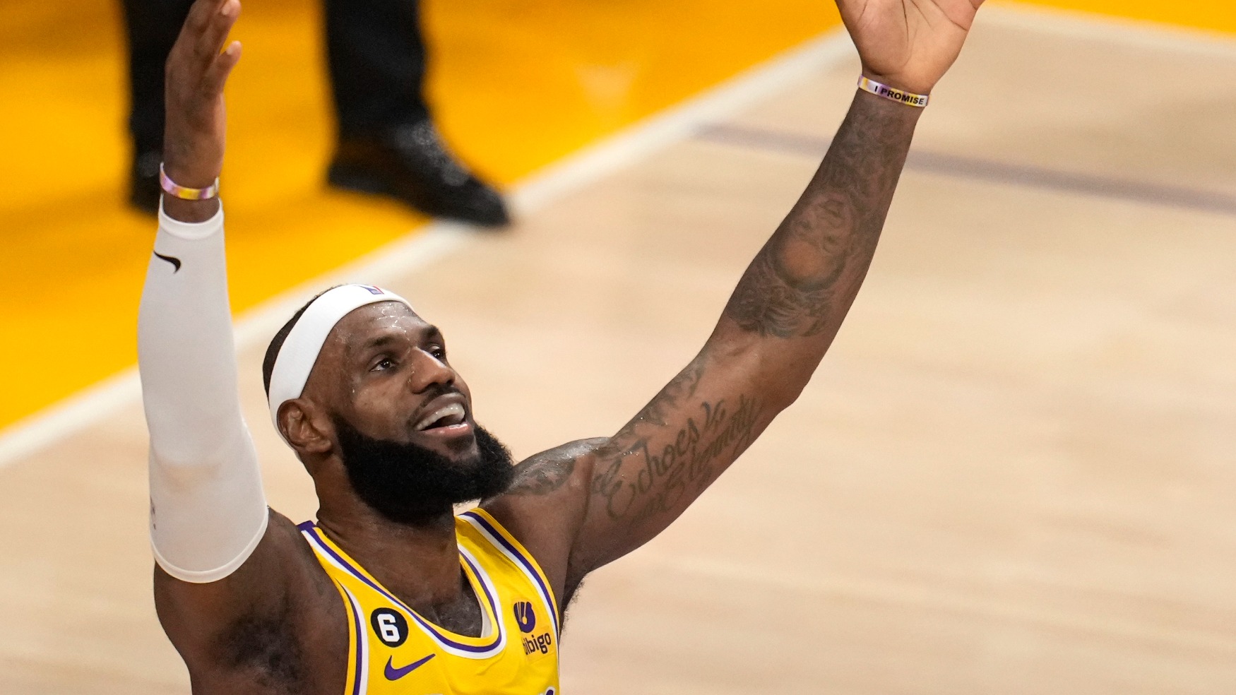 He promised: LeBron James is the AP's male athlete of 2018